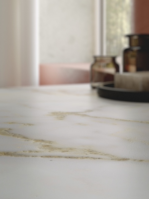 Blat z białego spieku Calacatta Supreme z subtelnymi złotymi żyłkami – detal powierzchni