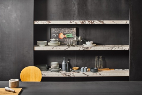 Spiek Marazzi Metal Look Iron Dark w nowoczesnej kuchni – matowa czerń z efektem surowego metalu