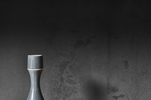 Zbliżenie struktury Marazzi Metal Look Iron Dark – grafitowa płyta o subtelnym przetarciu metalu