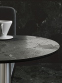 Blat stolika z Marazzi Infinity Anthracite, grafitowy kamień z naturalnym, nieregularnym rysunkiem
