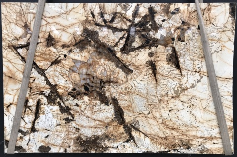 Blanc Du Blanc – granit naturalny z BrazylIi w wykończeniu skórzanym