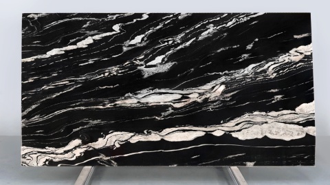 Cosmic White, granit naturalny, czarny z biało-szarym użyleniem