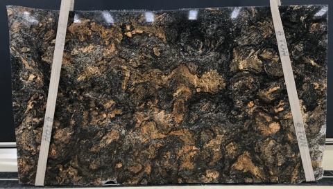 Granit Magma Gold, czarno-grafitowy ze złotym użyleniem w wykończeniu skórzanym