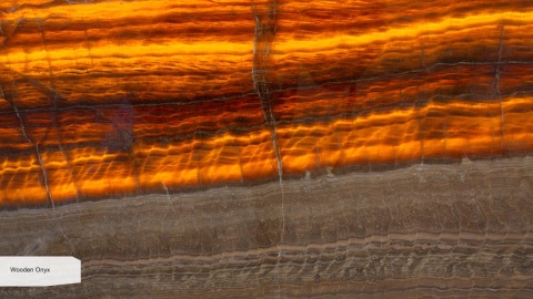 Onyks naturalny Wooden Onyx, polerowany, beżowo-brązowy, struktura drewna, podświetlana ściana dekoracyjna