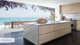 Kuchnia z wyspą Avant Quartz 5753 Calacatta Aveyron poler 20 mm przy widoku na morze