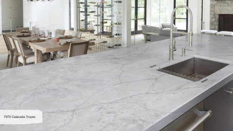 Blat kuchenny Avant Quartz 7970 Calacatta Troyes poler 20 mm ze zlewem stalowym