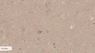 Caesarstone Shitake beżowo-brązowy konglomerat kwarcowy z drobnym ziarnem