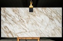 Infinity Arabescato Diva MB29 6 mm – jasny spiek marble z beżowo-złotym użyleniem i efektem bookmatch.