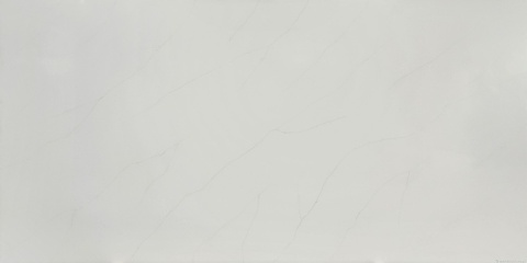 InterQ Carrara Oro Polished 20 mm – jasny konglomerat kwarco-granitowy z delikatnym beżowo-złotawym użyleniem