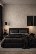 Sypialnia z dekoracyjną ścianą ze spieku Marfil, czarnografitową tapicerowaną kapą łóżka i ciemnymi dodatkami