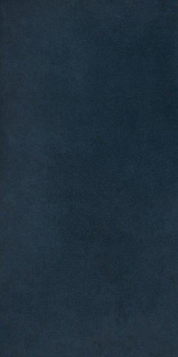 Marazzi Grande Lume Cobalto Lux – ciemnoniebieski spiek kwarcowy o głębokiej, lekko cieniowanej powierzchni