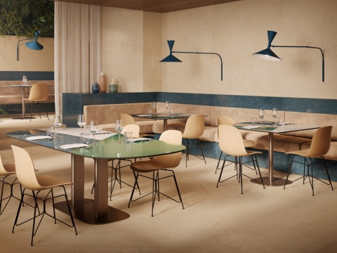 Restauracyjne wnętrze z granatowym spiekiem Marazzi Grande Lume Cobalto Lux na zabudowie