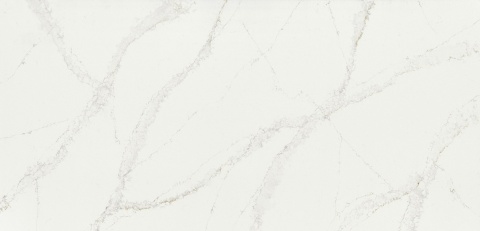 Pełna płyta konglomeratu kwarcowego Silestone Bronze Rivers z jasnym tłem i brązowymi użyleniami