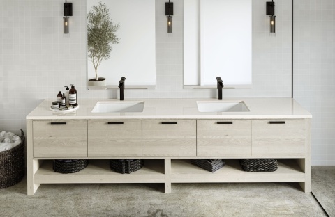 Silestone Linen Cream - kremową barwą z delikatnymi, subtelnymi żyłkami. Blat szafki łazienkowej