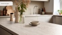 Blat kuchenny wykonany z beżowego spieku Travertino Stone Beige