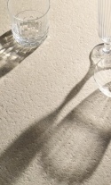 Detal blatu SapienStone Luna Limestone Structured 12 mm w jasnym naturalnym wykończeniu
