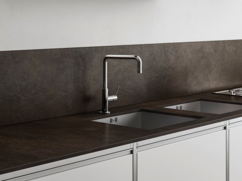 Kuchnia z blatem i okładziną SapienStone Urban Antracite Natural w industrialnym stylu