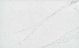 Próbka Silestone Ethereal Noctis z jasną powierzchnią i subtelnym szarym użyleniem