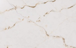 Próbka Silestone Versailles Ivory z jasną bazą i dekoracyjnym użyleniem w odcieniach złota oraz beżu