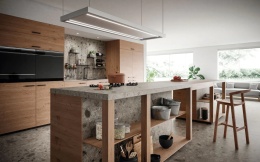 Kuchnia z wyspą z Atlas Plan Kone Mix, spiek terrazzo z drewnianą zabudową.
