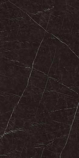 Atlas Plan Nero Marquina – ciemny spiek kwarcowy z jasnym, kontrastowym użyleniem.