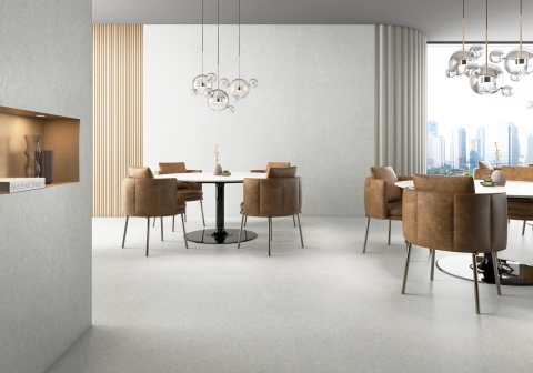 Arklam Bateig Blue Natural jako jasna okładzina w restauracji