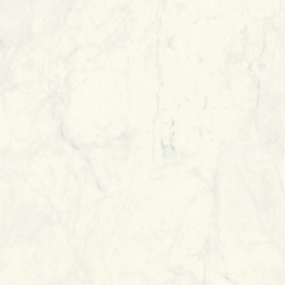 Marazzi Marble Look Altissimo z kremowobiałą bazą, subtelnym szaroniebieskim użyleniem i połyskiem Lux