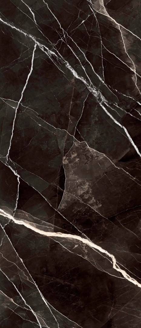 Marazzi Calacatta Black z niemal czarną bazą, kontrastowym białym użyleniem i połyskiem Lux