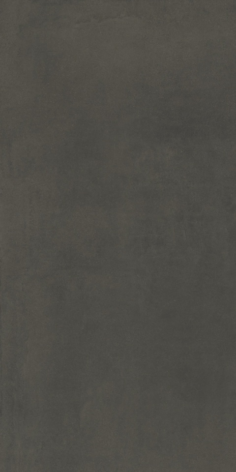 Ciemna powierzchnia Marazzi Cementum Carbon z grafitowo-antracytową bazą i subtelnymi cementowymi przetarciami