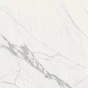Marazzi Statuario z jasną białą bazą oraz nieregularnym szarym i grafitowym żyłowaniem