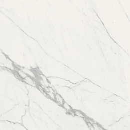 Marazzi Statuario z jasną białą bazą oraz nieregularnym szarym i grafitowym żyłowaniem