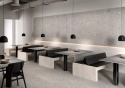 Wielkoformatowe płyty Marazzi Ceppo Di Gre Grey zastosowane w nowoczesnym wnętrzu