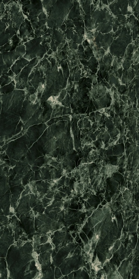 Marazzi Verde Aver z głęboką ciemnozieloną bazą oraz rozbudowanym kremowym i jasnoszarym żyłowaniem