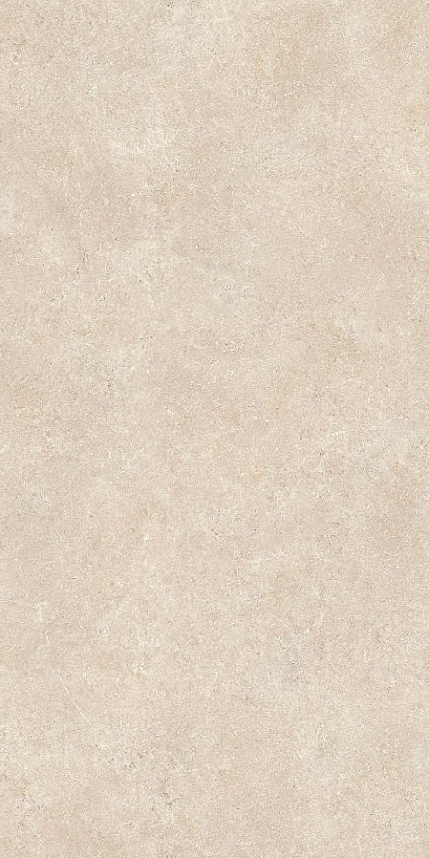 Marazzi Limestone Sand z jasną piaskowo-beżową bazą, subtelnymi chmurzeniami i delikatnym rysunkiem wapienia