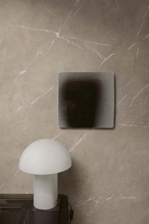 Marazzi Tafu zastosowana jako dekoracyjna okładzina ścienna w eleganckim wnętrzu