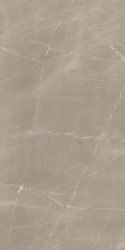 Marazzi Tafu z ciepłą beżowo-szarą bazą oraz delikatnym białym i kremowym żyłowaniem