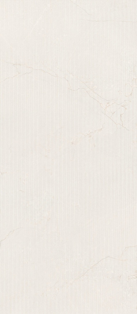 Marazzi Pietra Di Sicilia Bianco Riga z jasną bazą, subtelnymi kamiennymi liniami i delikatną pionową strukturą