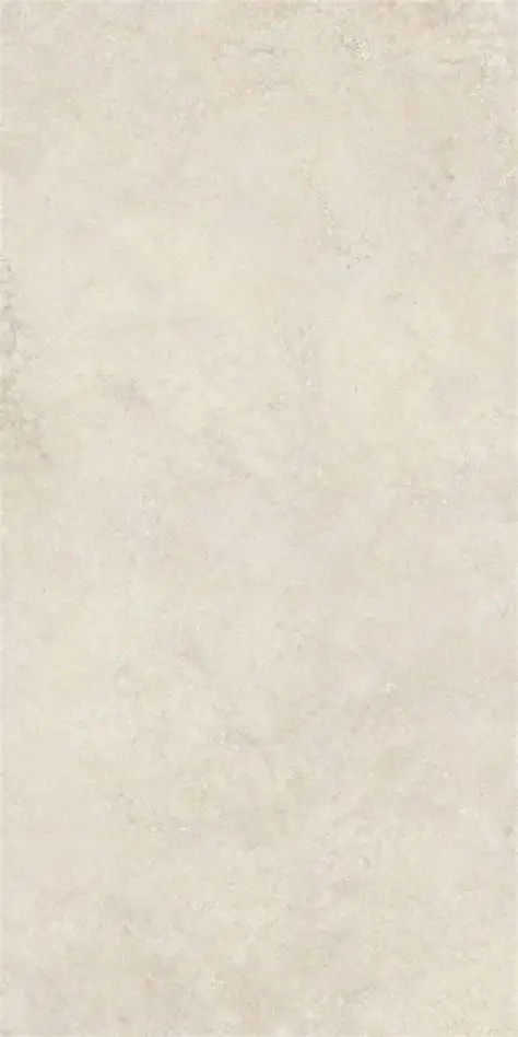 Marazzi Grande MQ9J Tivoli Bianco 3D Ink RT 120 × 278 cm Natural 6 mm to wielkoformatowa płyta gresowa w kolorze złamanej bieli z subtelnymi kremowymi niuansami i mineralnymi chmurzeniami. Naturalny mat, technologia 3D Ink oraz rektyfikowane krawędzie spr