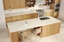 Silestone Siberian Frost to elegancki spiek kwarcowy z delikatnym żyłkowaniem w odcieniach beżu i szarości.  Blaty robocze