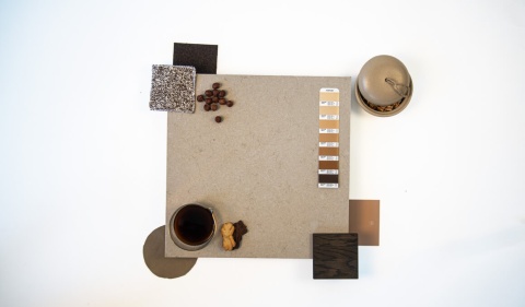 Moodboard TechniStone Nuova Crema z próbką płyty, paletą kolorów i dodatkami w ciepłych beżach