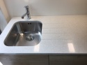Zlew stalowy wpuszczony w blat TechniStone Elegance Eco Nev w jasnym wykończeniu