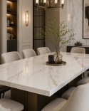 Blatstołu z FLORIM Stone Marble Calacatta Gold 20 mm, jasny spiek z delikatnym złotym użyleniem.