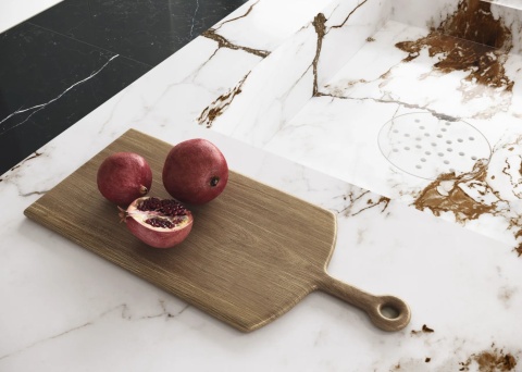 Zlewozmywak ze spieku FLORIM Stone Marble Capraia 12 mm z deską i granatami na jasnym blacie
