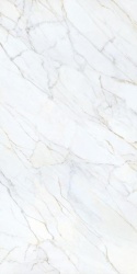 Marazzi Marble Look Calacatta Supreme – biała płyta z delikatnym złoto-szarym użyleniem