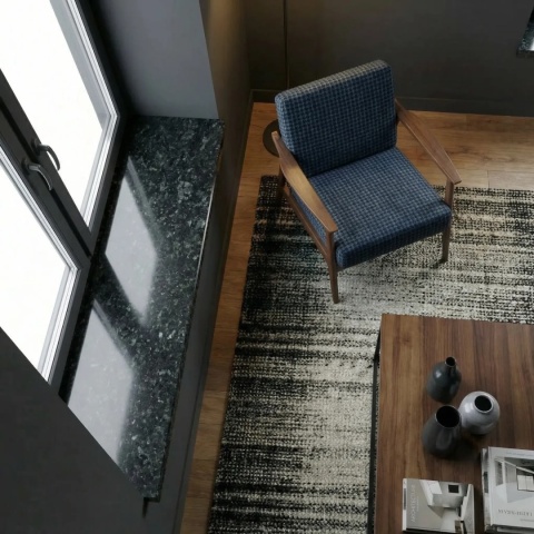 Parapet granitowy Black Antracite FALCO w salonie z fotelem i stolikiem kawowym