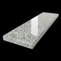 Granitowy parapet Crema FALCO 2 cm z drobnym naturalnym ziarnem i polerowanym wykończeniem