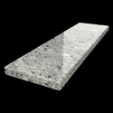 Parapet granitowy Moon White FALCO 3 cm z polerowaną jasną powierzchnią naturalnego kamienia