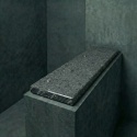 Steel Grey FALCO antyk – parapet granitowy o naturalnej szarej strukturze.