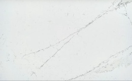 Silestone Ethereal Noctis z delikatnym szarym użyleniem w polerze