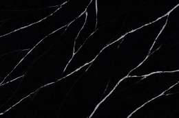 Silestone Eternal Marquina – czarna powierzchnia inspirowana naturalnym marmurem z charakterystycznym jasnym użyleniem